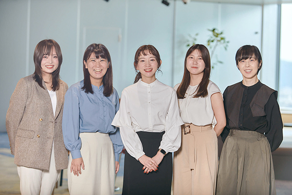 左からTikTok for Business柏谷愛都沙氏、KDDI 樋野成美氏、同 山口星氏、電通PRコンサルティング 山崎珠里氏、電通デジタル　田口優衣氏